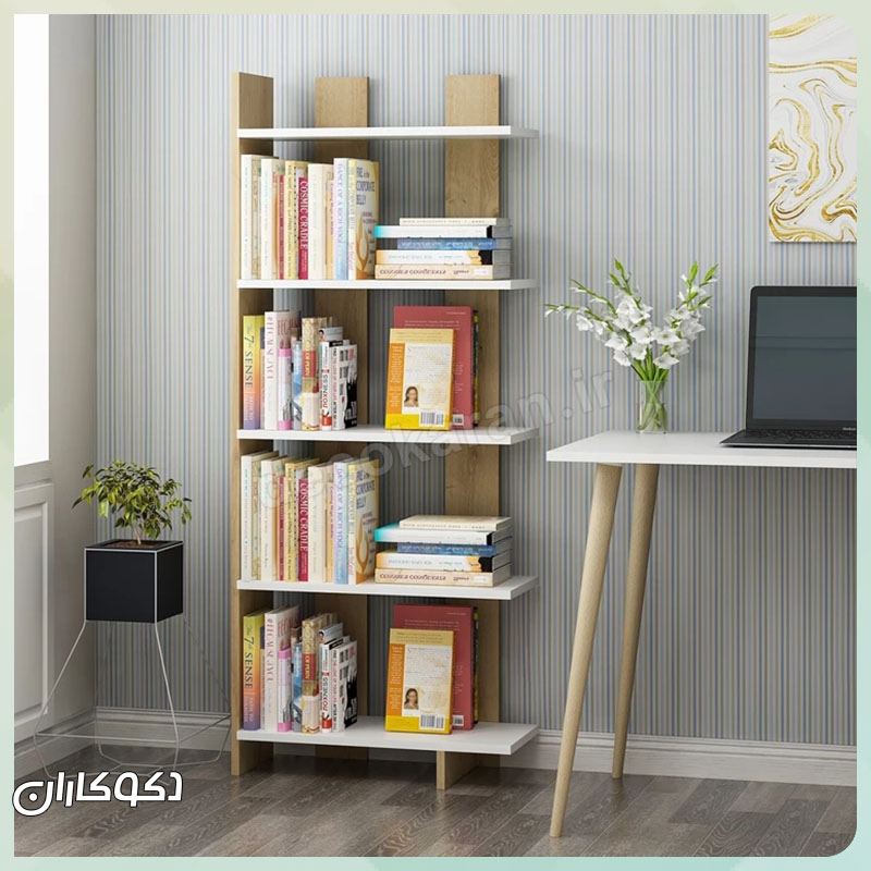 کتابخانه نردبانی مدل K123 با رنگ طوسی و چوب در کنار میز کار