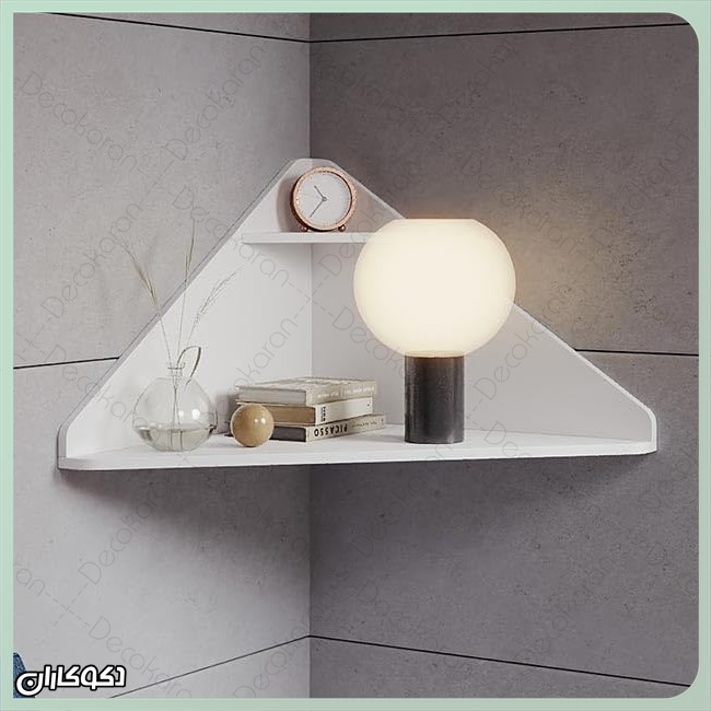 شلف کنج دیواری سفید mt124 برای نمایش کتاب و وسایل دکوری در گوشه اتاق نشیمن